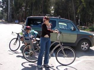 Bikers - Aleksander and Agnieszka Simpson of C Vly child seat